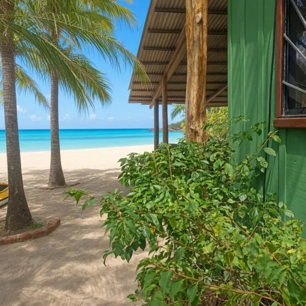 Beach-Front Bungalow, מלון בEl Gigante