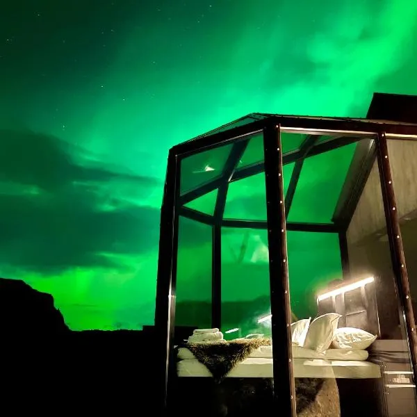 Aurora Glass Cabin I Private Sauna and Jacuzzi, готель у місті Хвольсведлюр