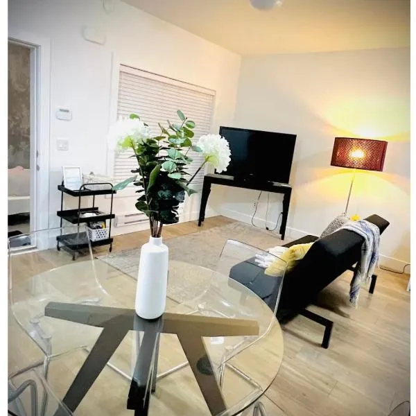 Private 2-Bedroom Basement Suite in South Surrey near White Rock, hotell i Surrey