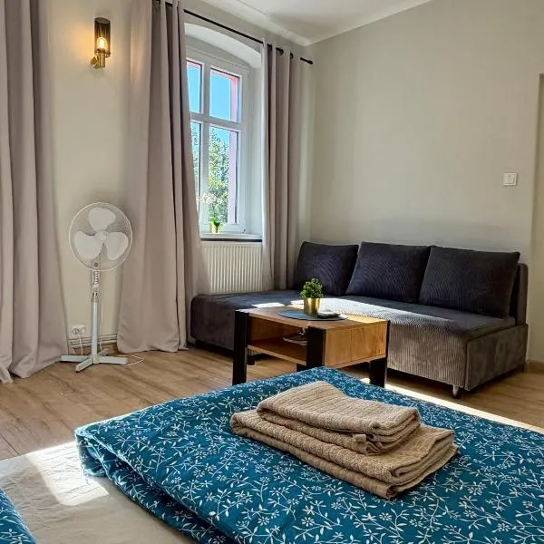 Apartament FLAMING FAMILY - blisko Rynku - darmowy parking - self check in, Hotel in Oppeln