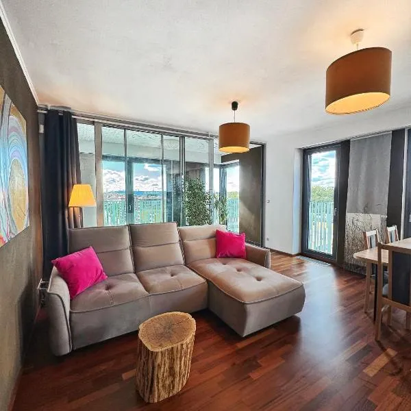 GARDEN towers panoramic view FREE parking, hotell i Praha