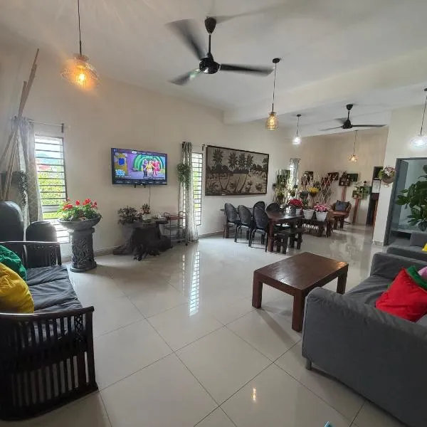 Relax & Enjoy Garden Homestay, hotel i Kuala Kubu Bharu