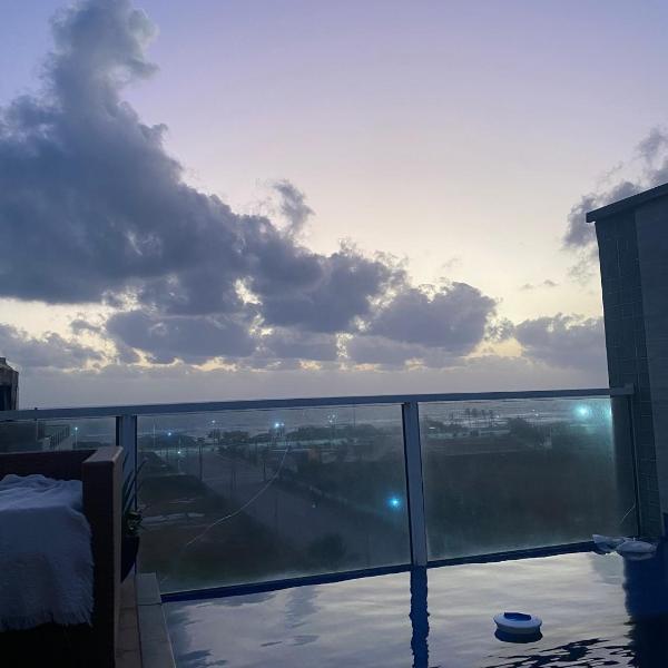 Cobertura fantástica com piscina