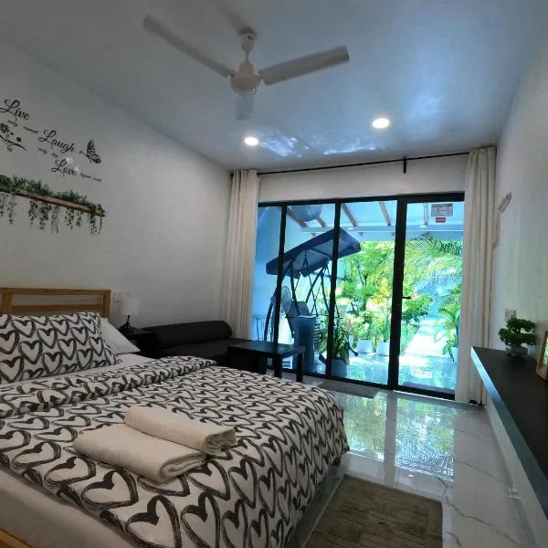 Oceana Inn Maldives -Free airport assistance at both international and domestic airports, hotel em Kudahuvadhoo
