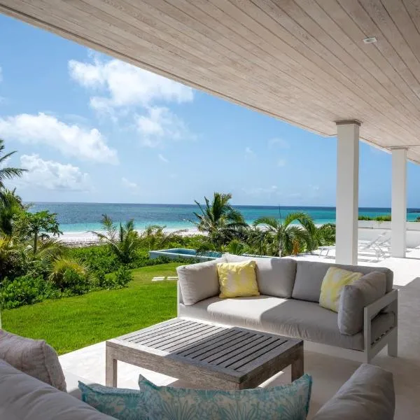 Coralli - Contemporary Beachfront Escape with Private Pool home, hotel Savannah Sound városában