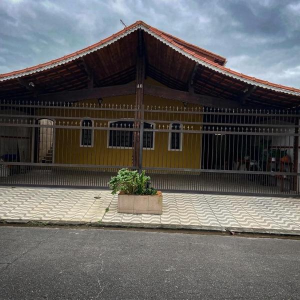 Casa a poucos metros da Praia para até 12 pessoas