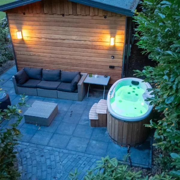 Chalet Kip & Geit incl Sauna & Jacuzzi โรงแรมในHeino