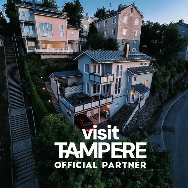 Villa Rajaportti Loft House-Sleeps 14-Lake Views-Sauna Capital-Front Yard Parking-Electric Vehicle，位于坦佩雷的酒店