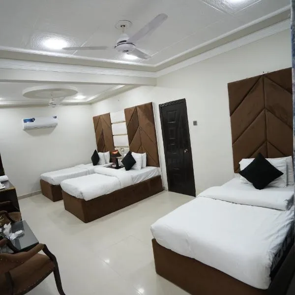 Hotel Silver Sand Multan: Multan şehrinde bir otel
