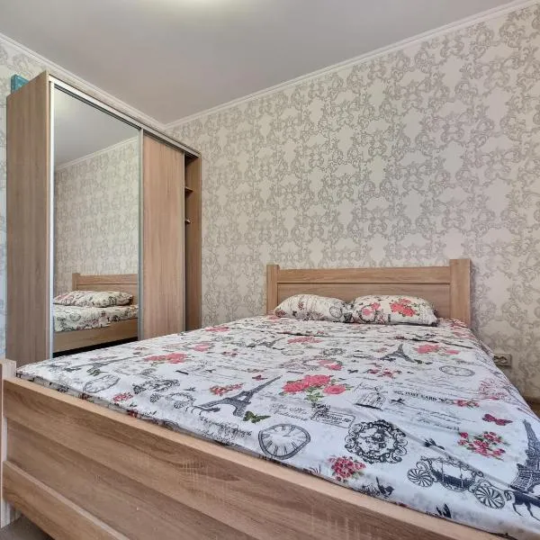Видові Апарти на Озеро поруч з метро Позняки Харківська Ревуцького, hotel in Kiev