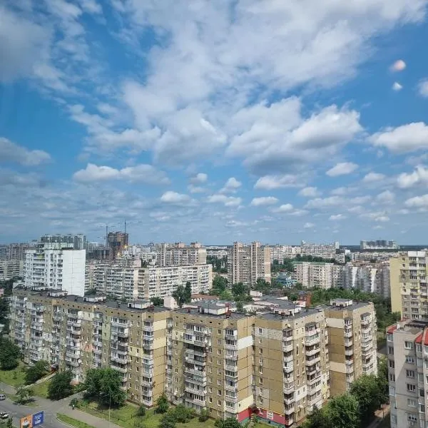 Видові Апарти на Озеро поруч з метро Позняки Харківська Ревуцького, hotel in Kiev