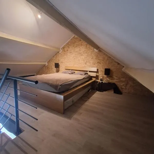 Chambre cosy dans les combles, hotel em Sprimont