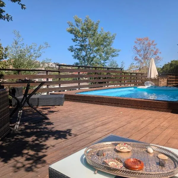 Le Petit Nid avec PISCINE PRIVATIVE CHAUFFEE: Saint-Raphaël şehrinde bir otel