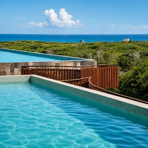 Jungle Guardian - Rooftop Pool & Beach Club, hotel en Tulum