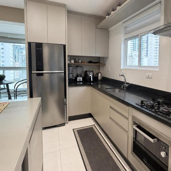 Apartamento com Varanda Gourmet a 400 m Meia Praia - Foto 4