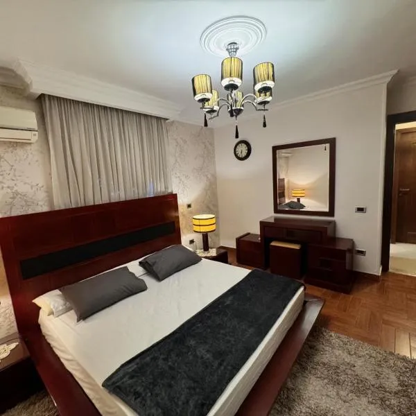 Modern Cozy 2BR in El Nozha by Kemetland, hotel en El Cairo