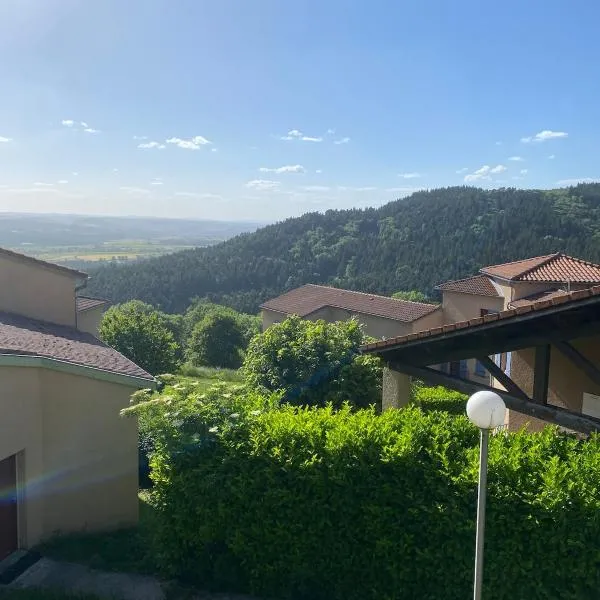 T2 La Valette Pradelles Village Holidays: Pradelles şehrinde bir otel