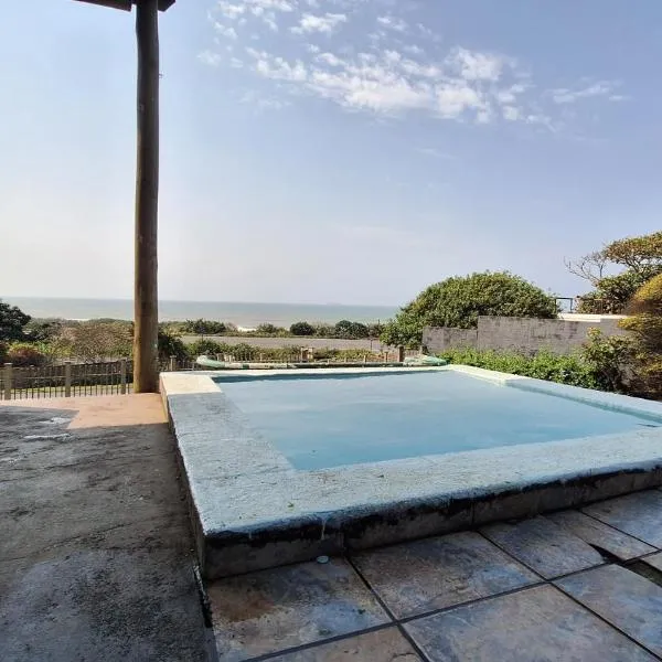 Oceans Rise 10-Sleeper Coastal Family Home in Pumula, KZN South Coast, hotel a Hibberdene