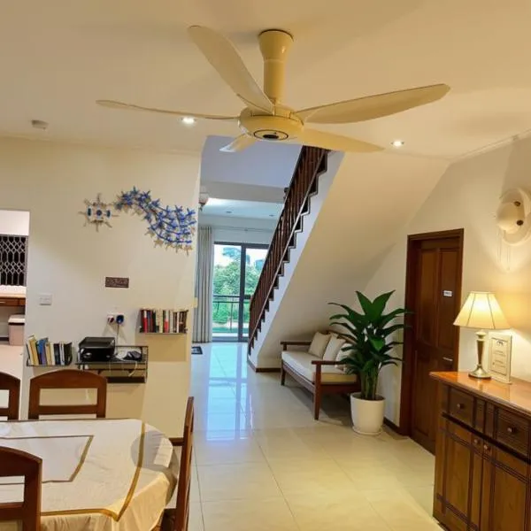 Charlotte Villa, מלון בטקמק