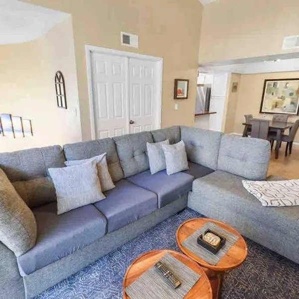 The Cool Cactus Condo with Pool and Jacuzzi, hotell i Tempe
