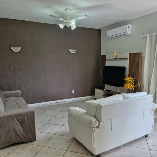 Excelente casa toda com ar condicionado e super equipada