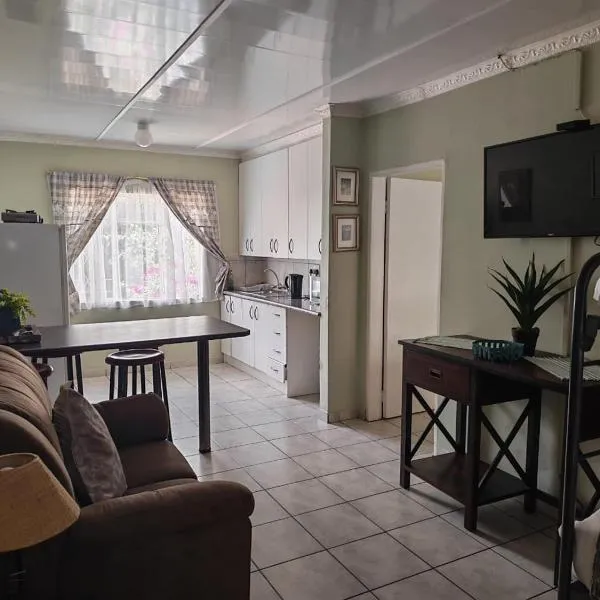Amberlight Self Catering Accommodation, hotel u gradu Krugersdorp