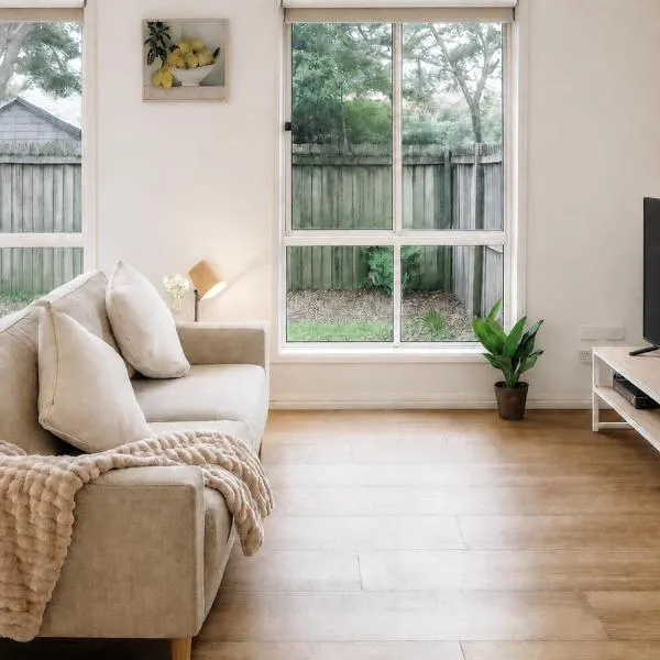Spacious 3BR Home w Parking in Sunnybank - Relax & Unwind، فندق في بريزبين