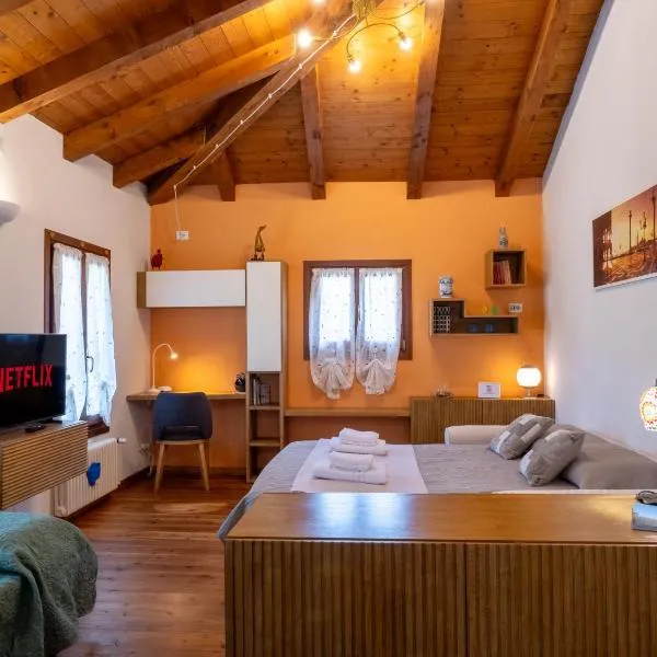 open space apt - comodo a Venezia, hotel em Treviso