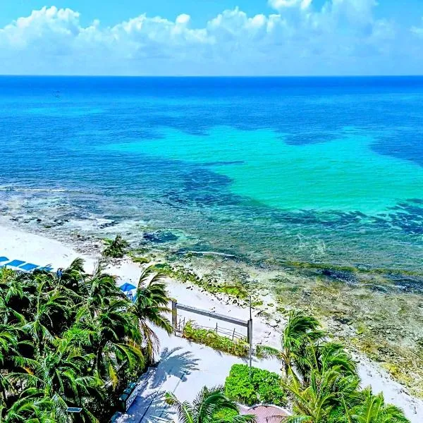 2 Blue Flag Beaches - 15 Min Walk, King & 2BR Suites, Sleeps 2-8, Free Beach Entry, Kitchen Fast WiFi AC, Dozens of Cenotes 20 Min, Morning Markets, hotel u Playi del Carmen