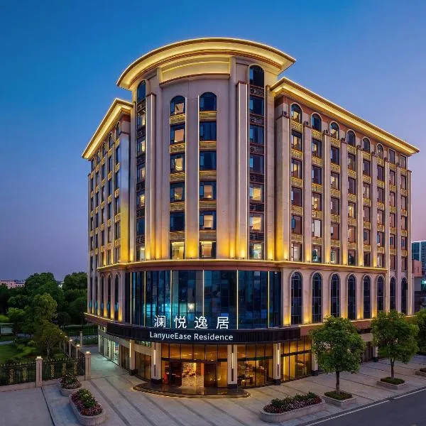 LanyueEase Residence International Hotel Guangzhou Baiyun International Airport Branch - Free Shuttle Bus to Guangzhou Baiyun International Airport & Free Deliver Service to Canton Fair Complex During Canton Fair Period, hotelli Guangzhoussa