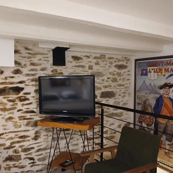Citée Corsaire T1 bis de caractère intérieur raffiné & chaleureux un cocon élégant à 100m de la plage, hotel din Saint Malo