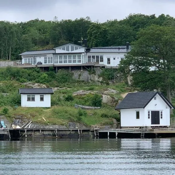 Exclusive house with private boathouse – hotel w mieście Nösund
