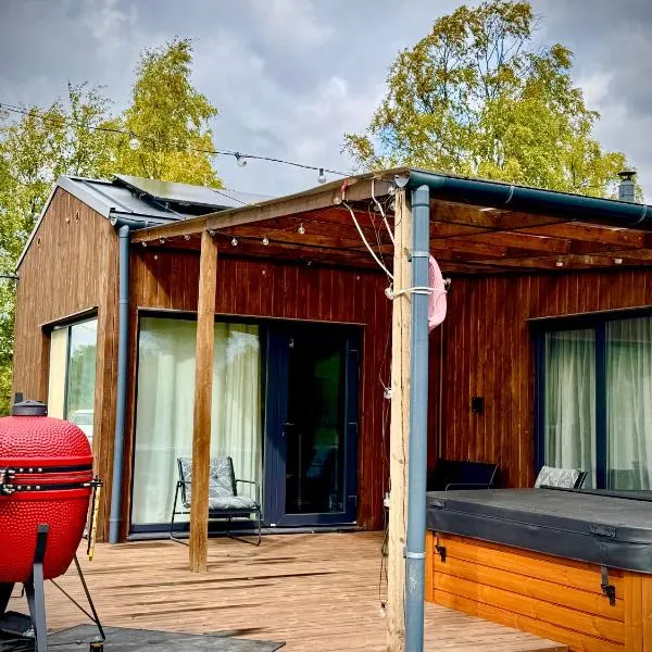 Kadaksalu with sauna hinnas, hotel sa Ruu