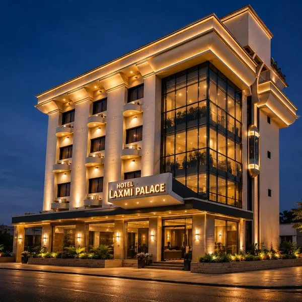 Hotel Laxmibai Palace- Only 300 meter from Sai Baba Temple!!!!, hotel en Shirdi