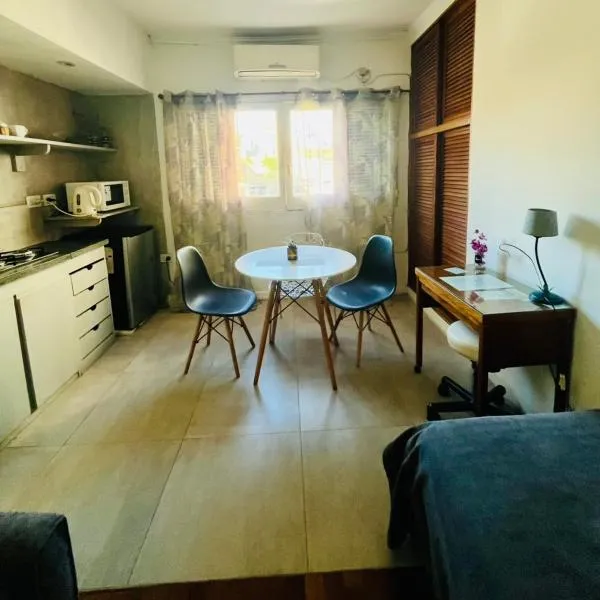 CASA SALTA-Departamento en la mejor ubicación de Corrientes a pasos de la peatonal y de la costanera, hotel a Corrientes
