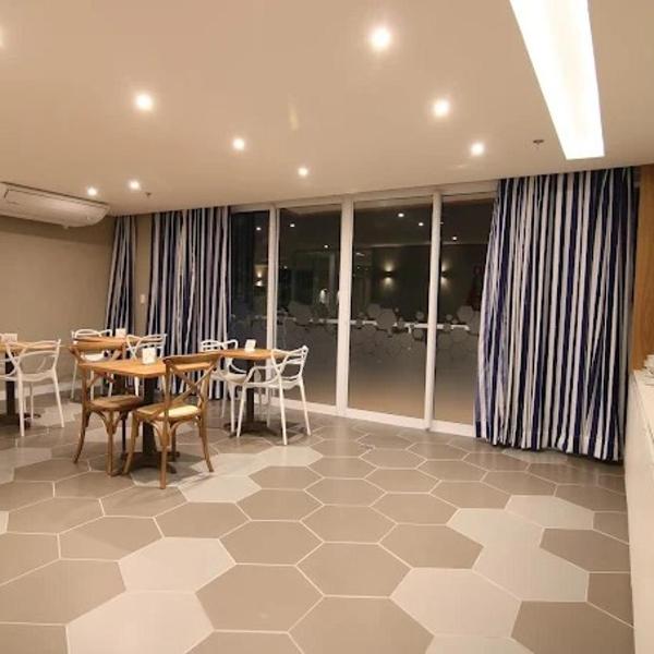 Hotel Bossa Nova Cabo Frio Passagem flat com varanda - Foto 5