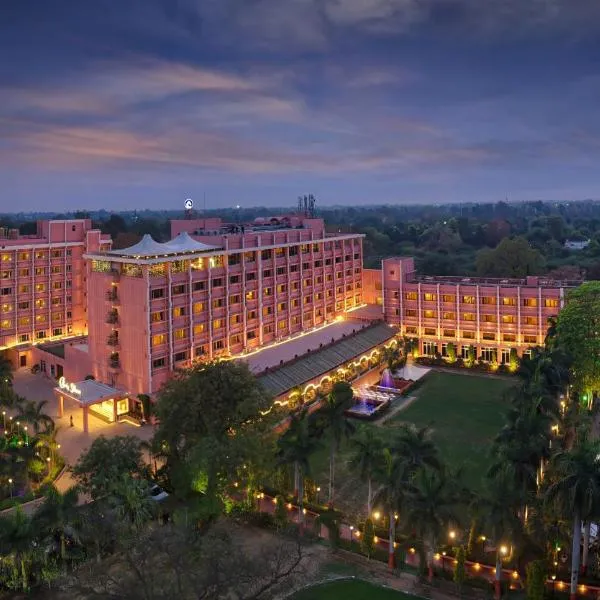 Hotel Clarks Shiraz, hotel en Agra