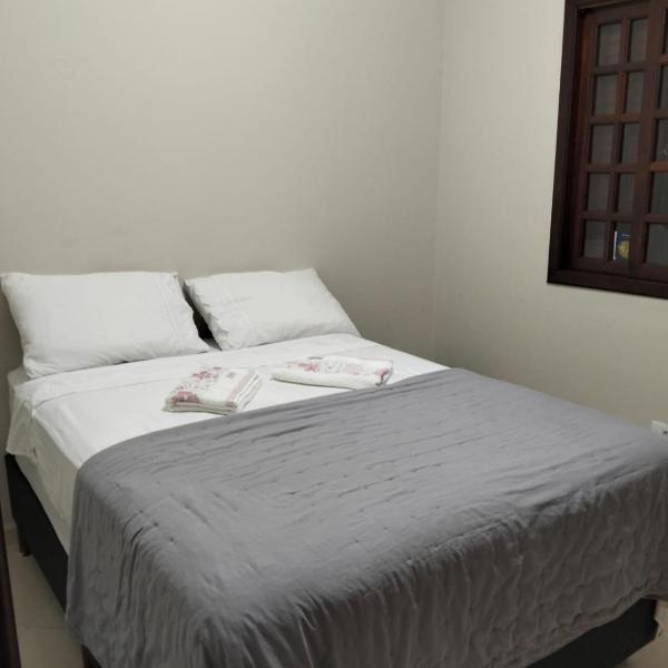 Quarto em Foz, ótima localização em casa familiar