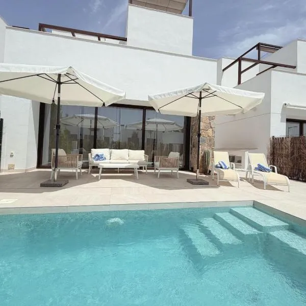 LUXURY VILLA LAVANDA SANTA ROSALIA RESORT by PREMIUM SPAIN PROPERTIES, hotel u gradu 'Torre-Pacheco'