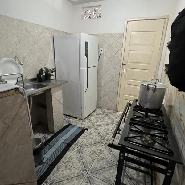 Casa com piscina, chuveirão e churrasqueira perto do Aeroporto - Foto 4