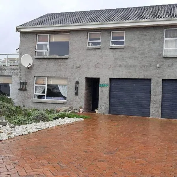Betty's Bay Holiday home, hotel u gradu 'Clareport'