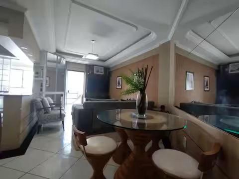 Apartamento de 2 quartos no centro de BC Faça tudo a pé