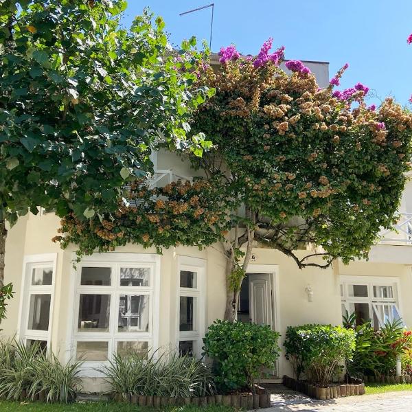 Casa Completa Perto do Mar em Condomínio com Piscina