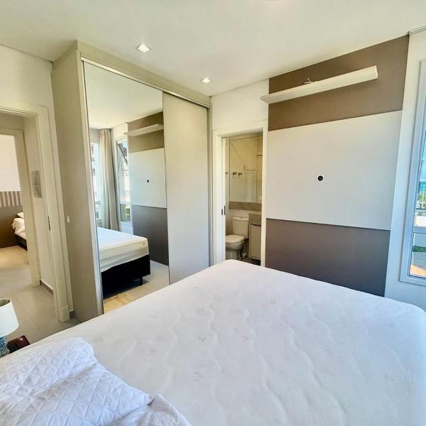 Apartamento com 2 suítes a 130 metros da praia - Foto 2