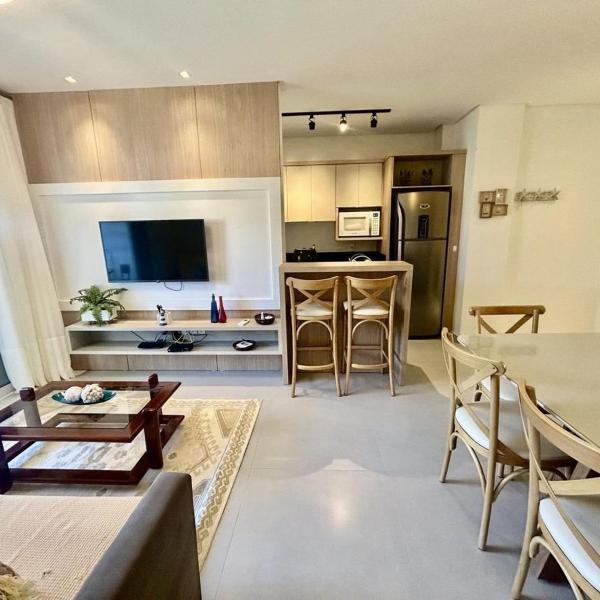Apartamento com 2 suítes a 130 metros da praia