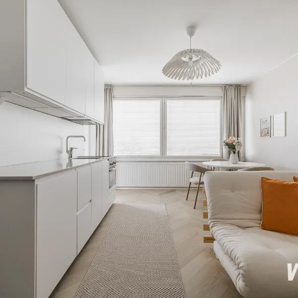 Premium downtown home - Top floor - Self check in، فندق في فاسا