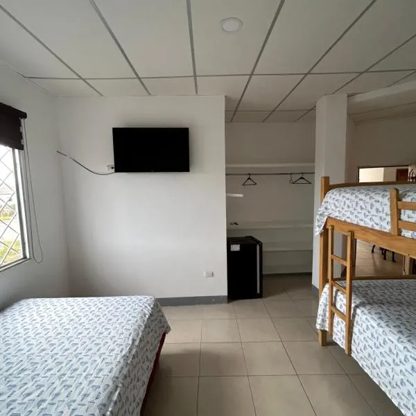 Caracola, habitación privada de Flor de Lis Beach House，位于普拉亚斯的酒店