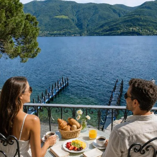 Casa al Lago - Lakefront two-storey apartment on Lake Promenade, hotel u gradu 'Brissago'