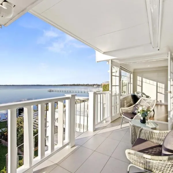Luxury Waterfront Holiday Home, hotel v destinácii Toukley