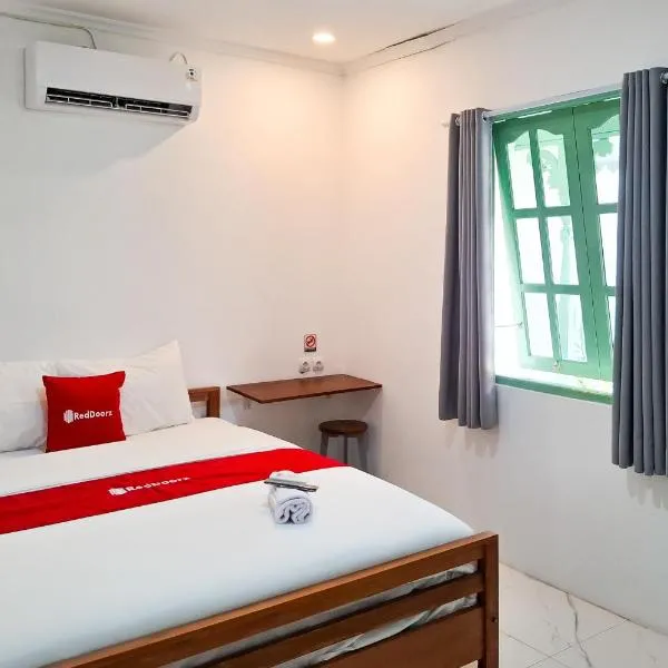 RedDoorz at Amala Heritage Bojonegoro, viešbutis mieste Padangan
